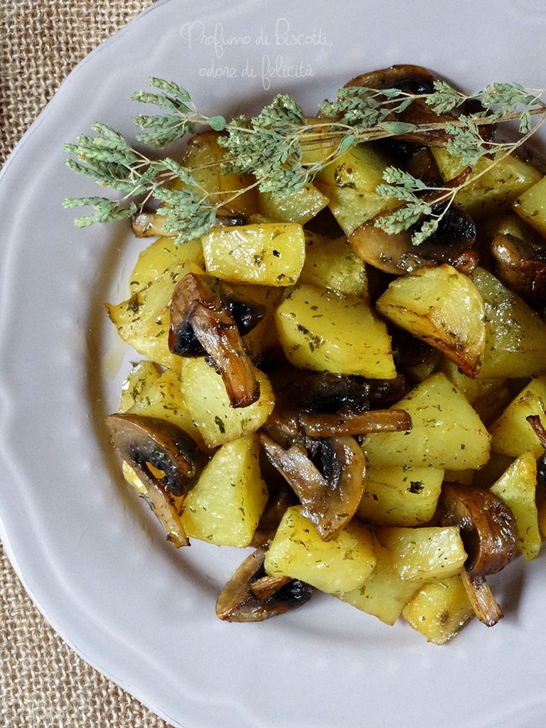Patate e funghi champignon
