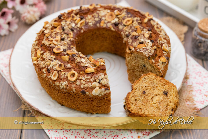 Ciambella all'avena e nocciole